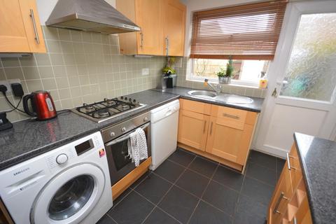 3 bedroom terraced house to rent, Osea Way, CM1