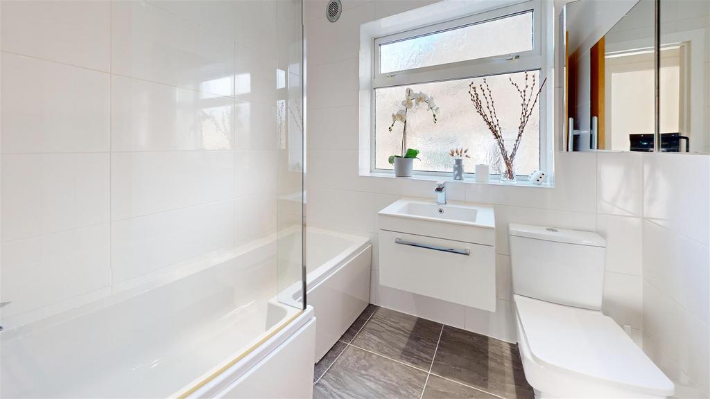 Nboo TSw Ry Fu-Bathroom.jpg