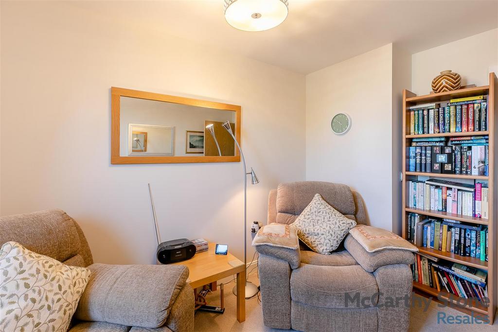 8642581-interior10.jpg