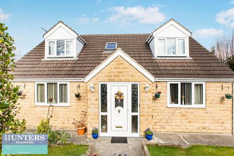 3 bedroom detached bungalow for sale, Dean Beck Avenue Staithgate, Bradford, West Yorkshire, BD6 1DE