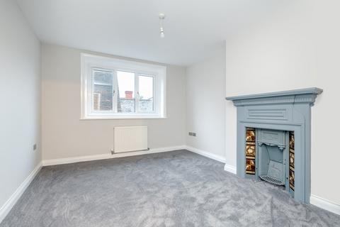 2 bedroom flat for sale, Queens Street, Horsham, RH13