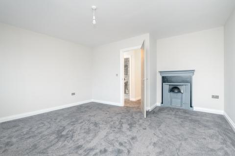 2 bedroom flat for sale, Queens Street, Horsham, RH13