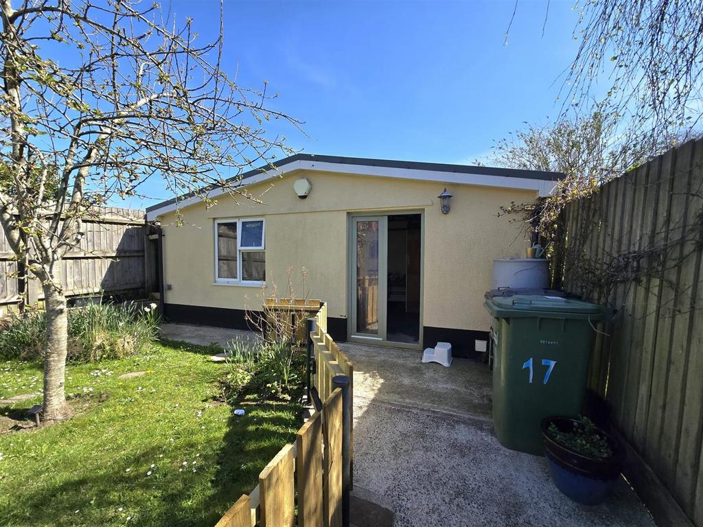 Garden room 1.jpg