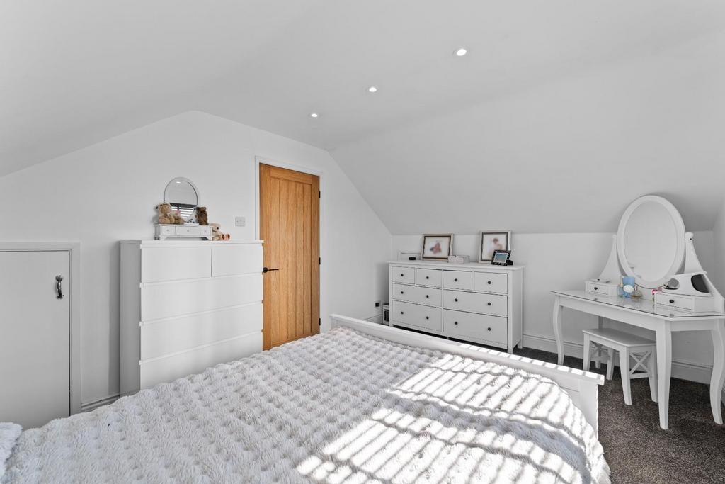 BEDROOM 2 02.jpg
