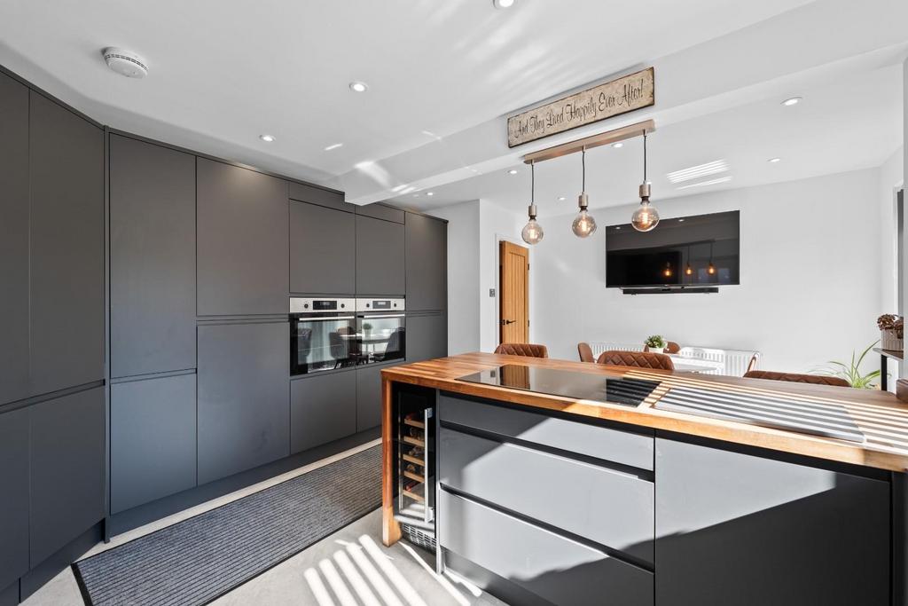 KITCHEN 03.jpg