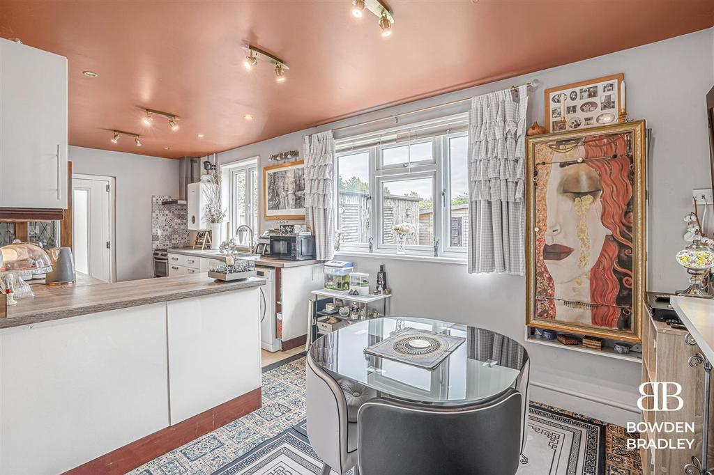 Kitchen/Dining Area