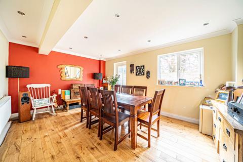 12a Avon Road, Oakley, Basingstoke, RG23 7DW