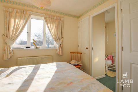 37 Elthorne Park, Clacton-on-sea, CO16 7HW