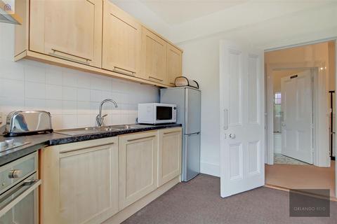 2 bedroom apartment to rent, Riggindale Road, Streatham