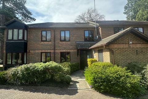 2 bedroom flat for sale, 1 Roseneath Court, Greenwood Gardens, Caterham, Surrey, CR3 6RX