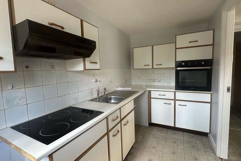2 bedroom flat for sale, 1 Roseneath Court, Greenwood Gardens, Caterham, Surrey, CR3 6RX