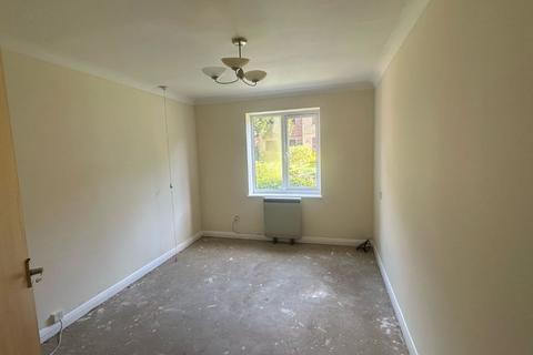 2 bedroom flat for sale, 1 Roseneath Court, Greenwood Gardens, Caterham, Surrey, CR3 6RX