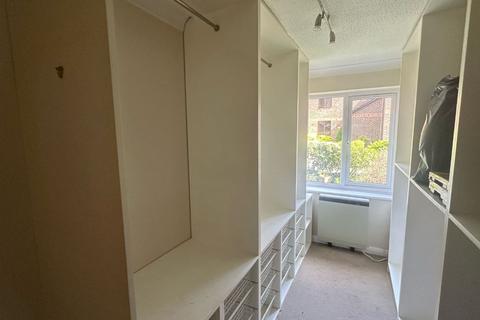 2 bedroom flat for sale, 1 Roseneath Court, Greenwood Gardens, Caterham, Surrey, CR3 6RX