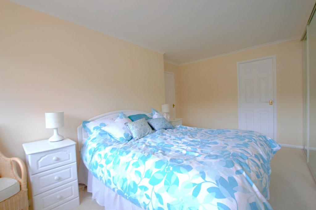 Bedroom 1 1.jpg