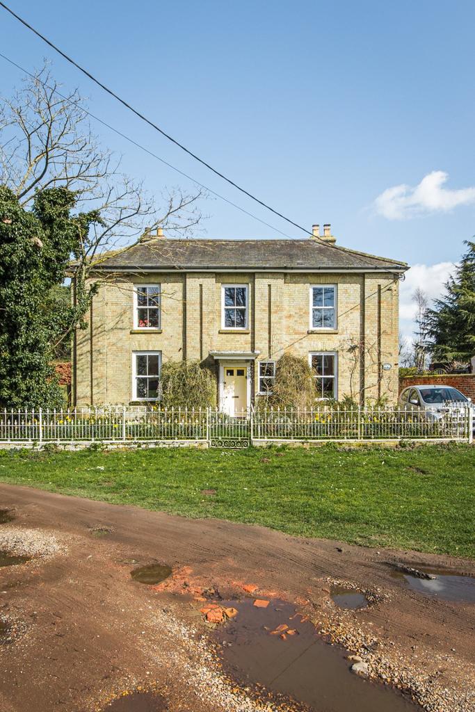 The White House-Fakenham-9 T202504091021.jpg