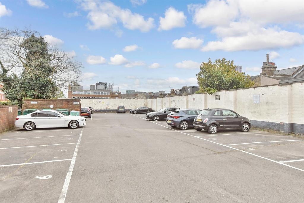Driveway/Parking