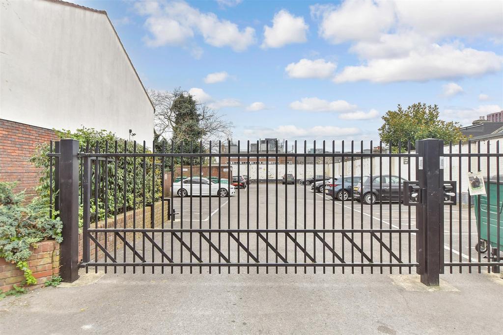 Driveway/Parking