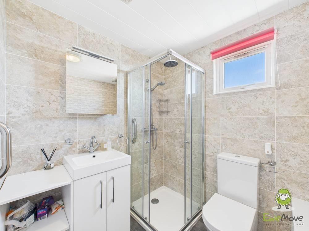 Family Bathroom - Park Home Emily Dimelow Ewemove