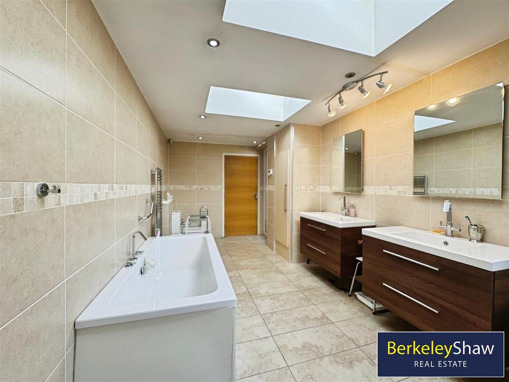 En-suite (2)