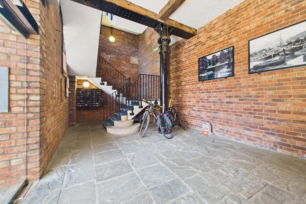 Lobby area with lift