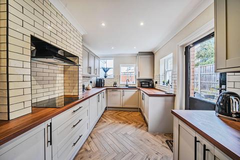 19 Maple Road, Whyteleafe, CR3 0ET