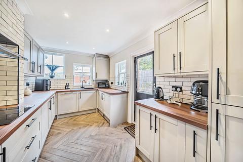 19 Maple Road, Whyteleafe, CR3 0ET