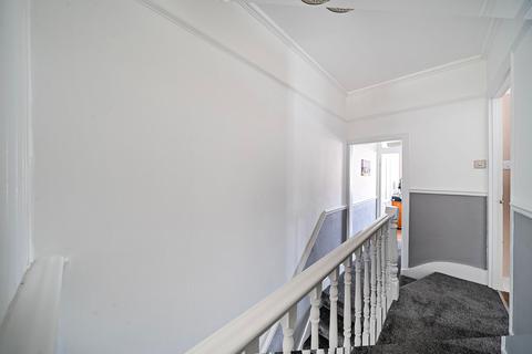 19 Maple Road, Whyteleafe, CR3 0ET