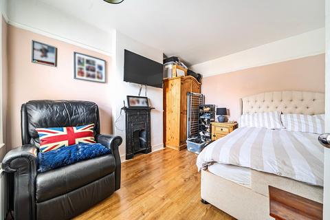 19 Maple Road, Whyteleafe, CR3 0ET