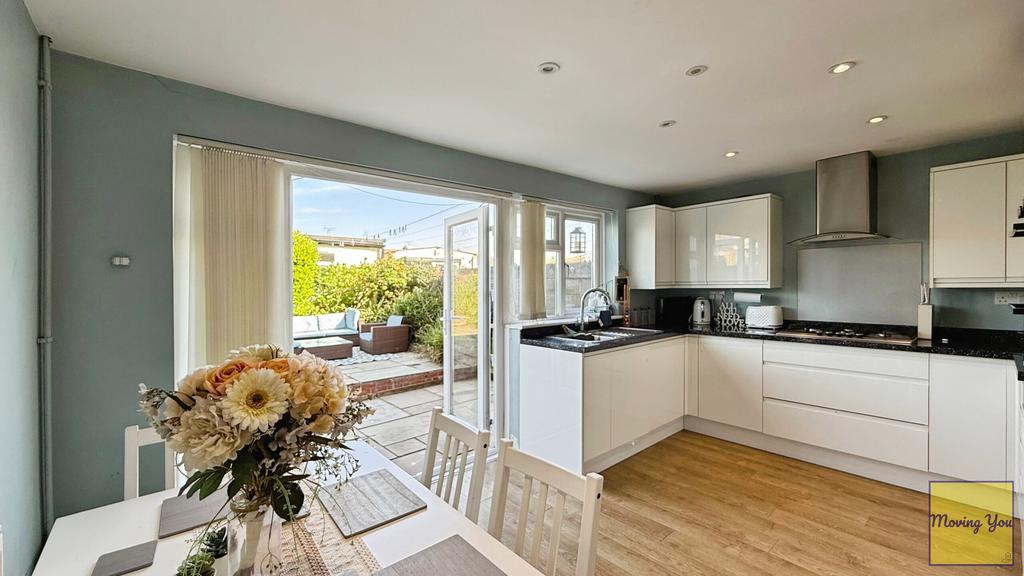 Kitchen/ dining room