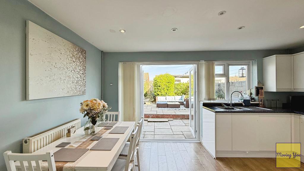 Kitchen/ dining room
