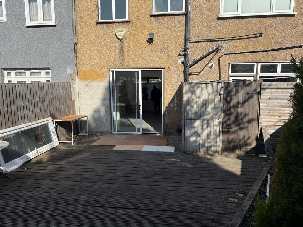 4 Bedroom Semi-Detached Property for Rent