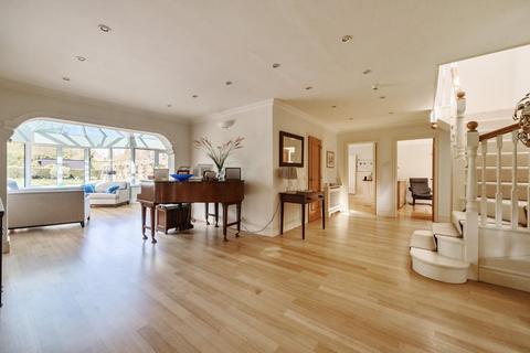 11 Hillcrest Waye, Gerrards Cross, SL9 8DN