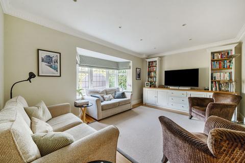 11 Hillcrest Waye, Gerrards Cross, SL9 8DN