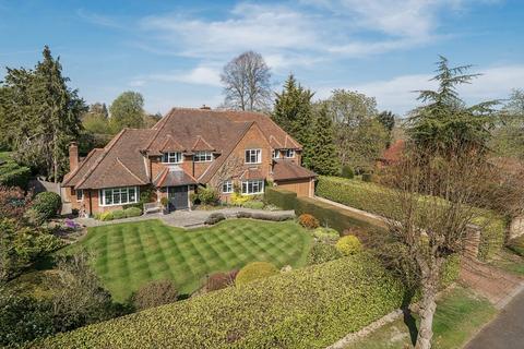 11 Hillcrest Waye, Gerrards Cross, SL9 8DN