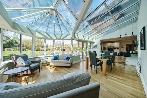 11 Hillcrest Waye, Gerrards Cross, SL9 8DN