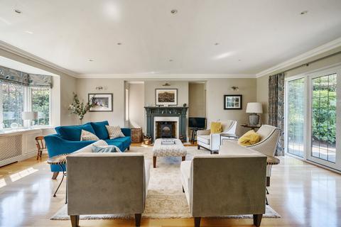 11 Hillcrest Waye, Gerrards Cross, SL9 8DN