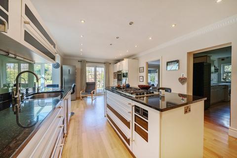 11 Hillcrest Waye, Gerrards Cross, SL9 8DN