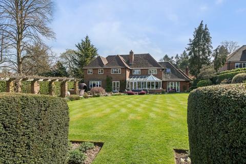 11 Hillcrest Waye, Gerrards Cross, SL9 8DN