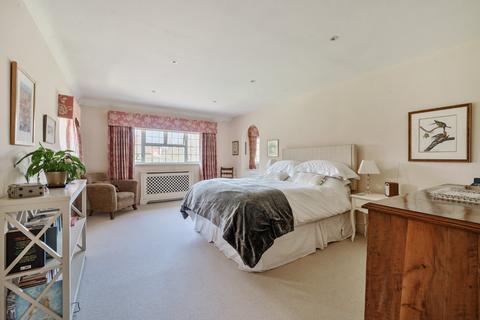 11 Hillcrest Waye, Gerrards Cross, SL9 8DN