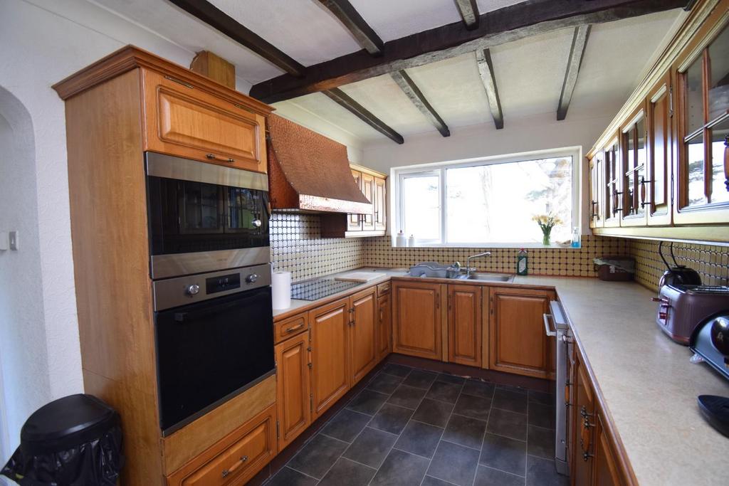 Kitchen 2.JPG