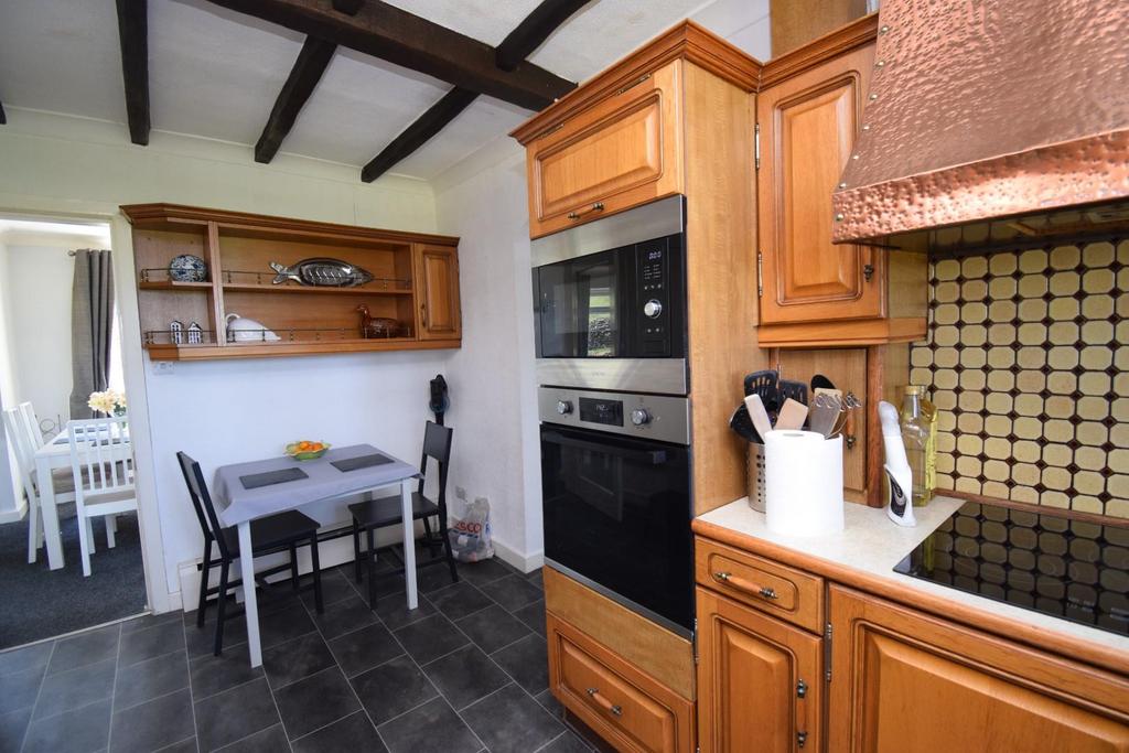 Kitchen 3.JPG