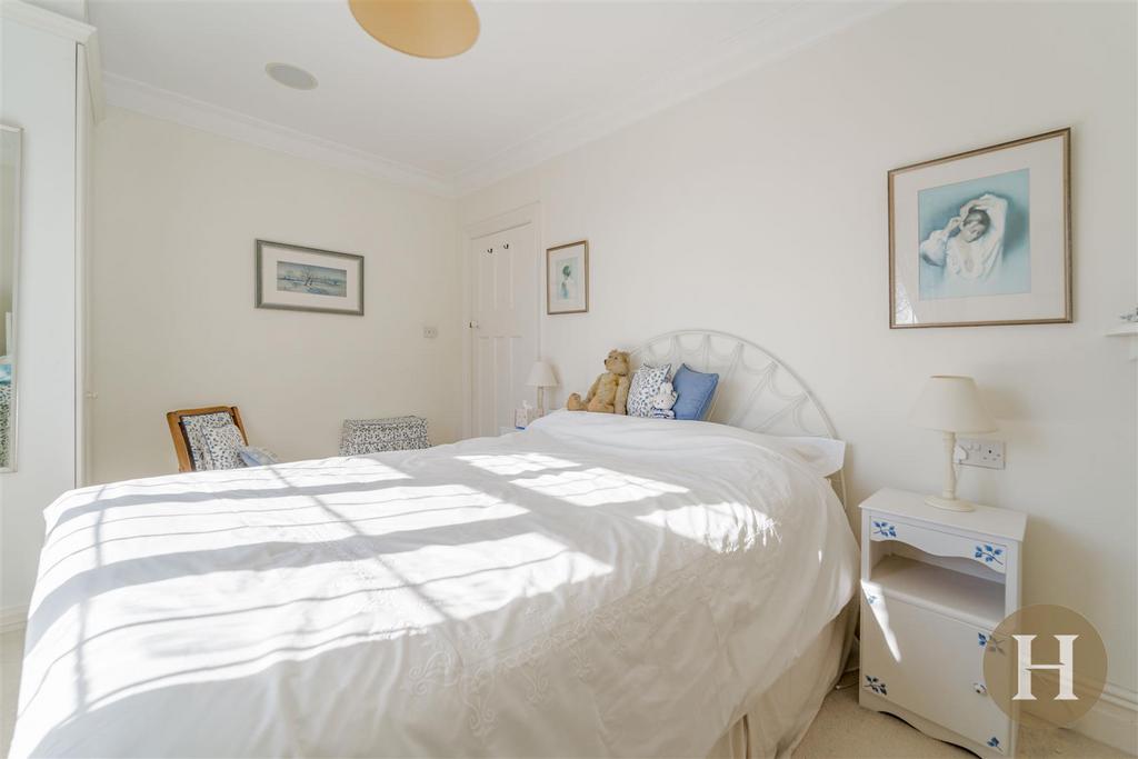 Hadleigh Estate Agents-32.jpg