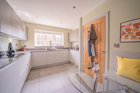 8 Doctors Close, Tanworth In Arden, Solihull, B94 5AY