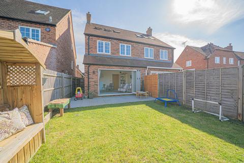 8 Doctors Close, Tanworth In Arden, Solihull, B94 5AY