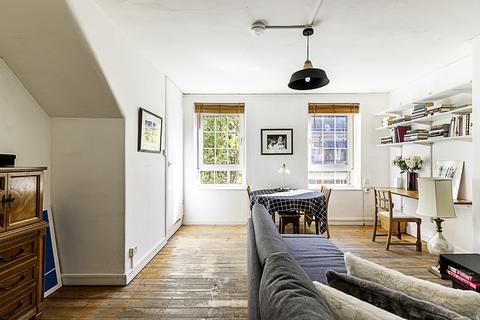 Flat , Carter House, London E1