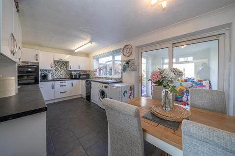 11 Peartree Road, Hemel Hempstead, HP1 3QN