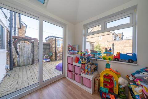 11 Peartree Road, Hemel Hempstead, HP1 3QN