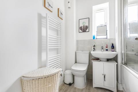 8 Overlord Close, Uxbridge, UB10 0TU