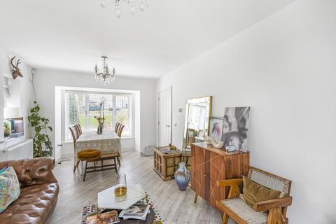 8 Overlord Close, Uxbridge, UB10 0TU