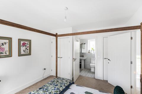 8 Overlord Close, Uxbridge, UB10 0TU